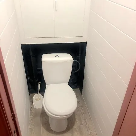 комната отдельная в квартире метро жд вокзал метро университет кпи Apartamento *